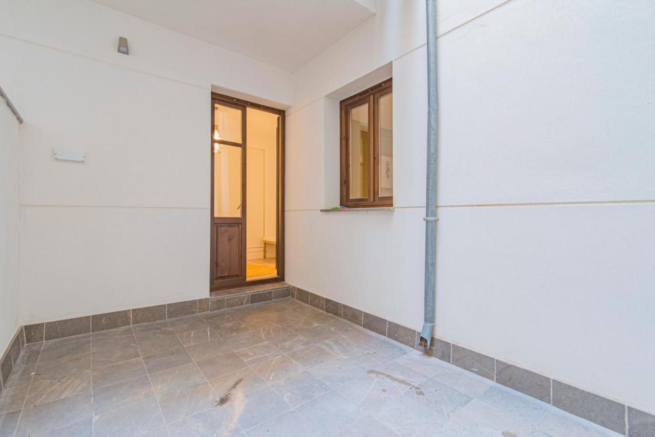 Apartament Qh Plaza De La Trinidad Grenada Zewnętrze zdjęcie
